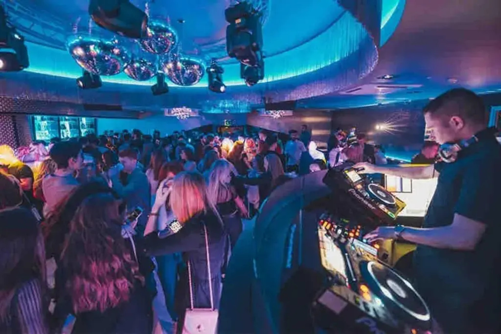 Stunning Luxury Apartment Near Motherwell