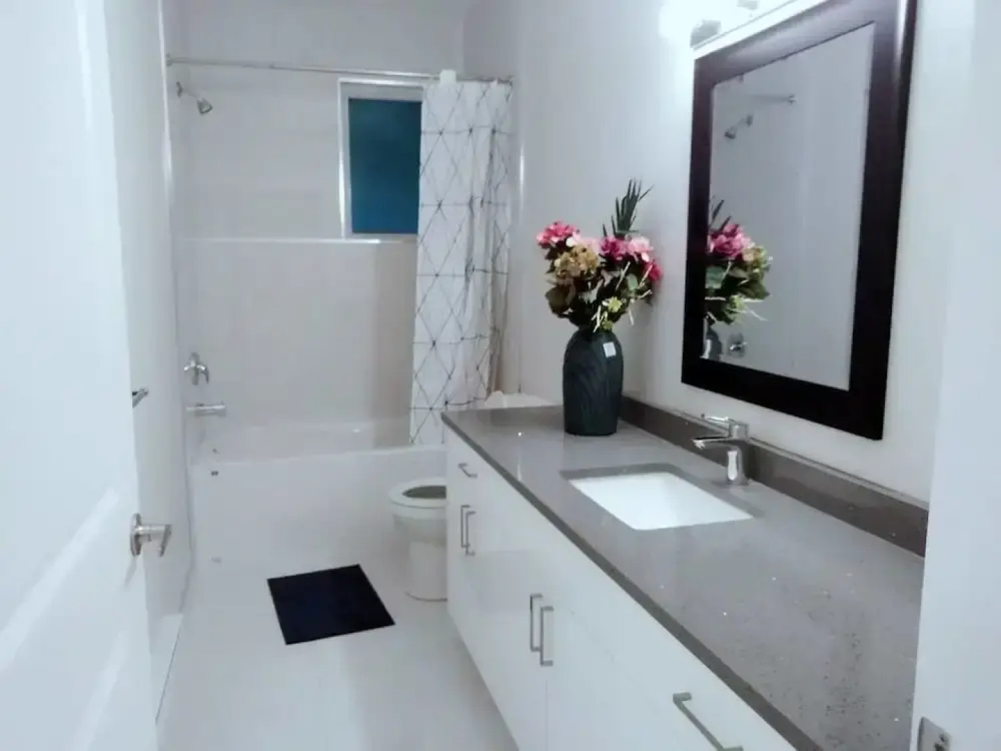 B - Sechelt Private Coastal Home