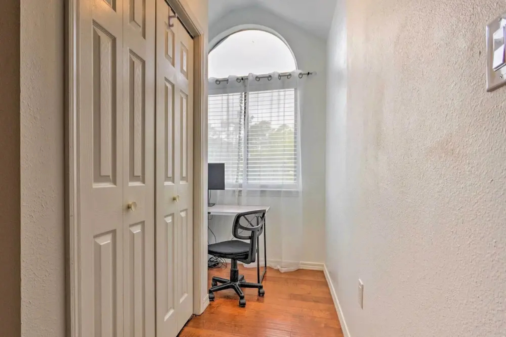 Updated Townhome w/ Deck ~ 12 Mi to Beaches!