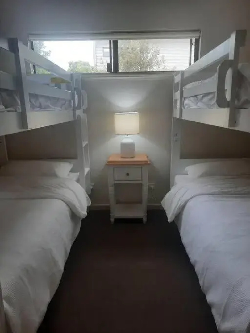 South-West getaway! Pool, tennis & Foxtel