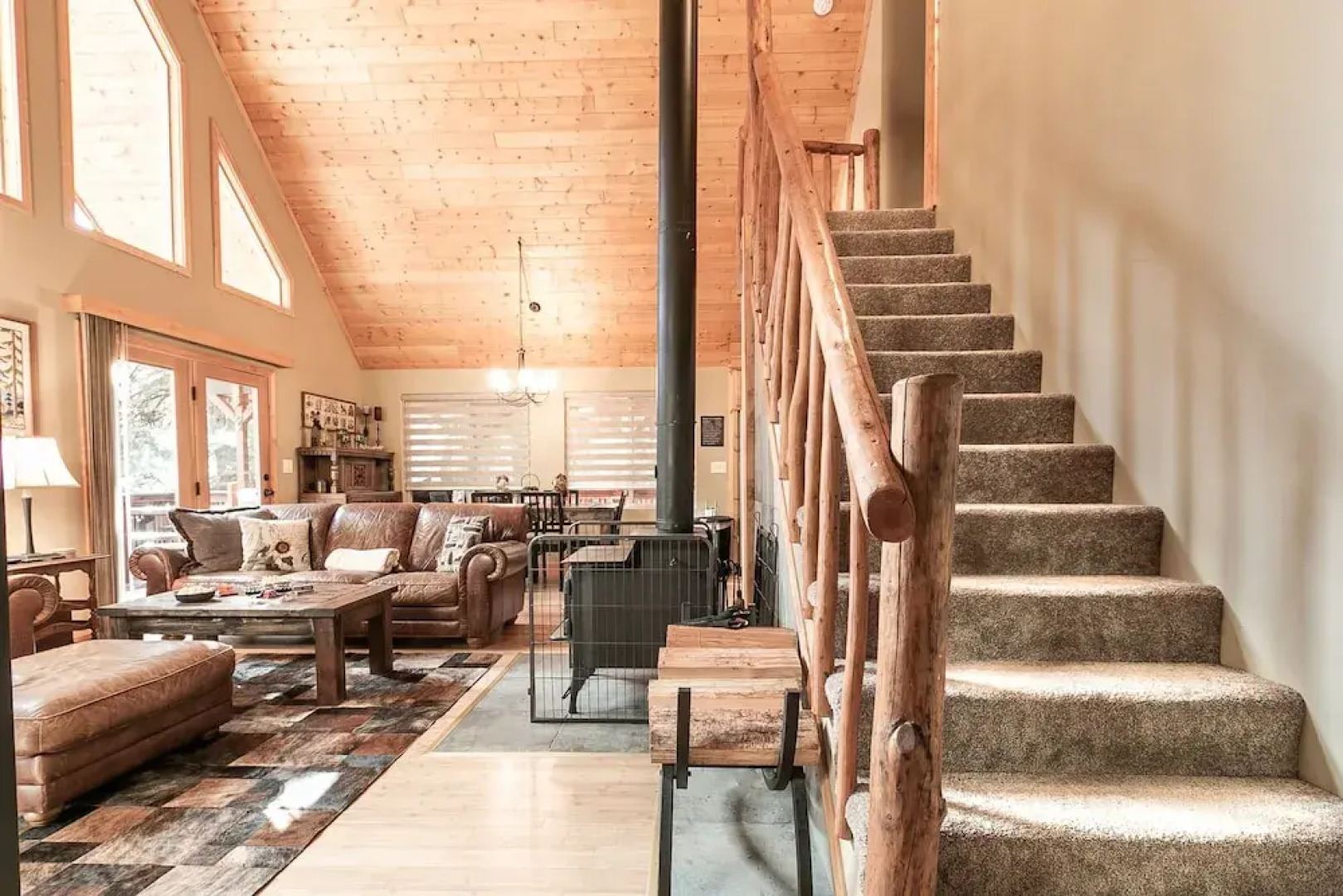 Tivoli Chalet Apartment 3 NW Comfy Cabins