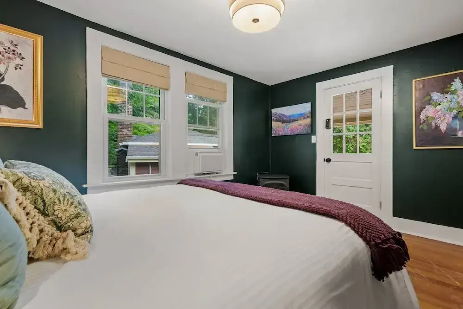 The Aurora Inn & Cottages