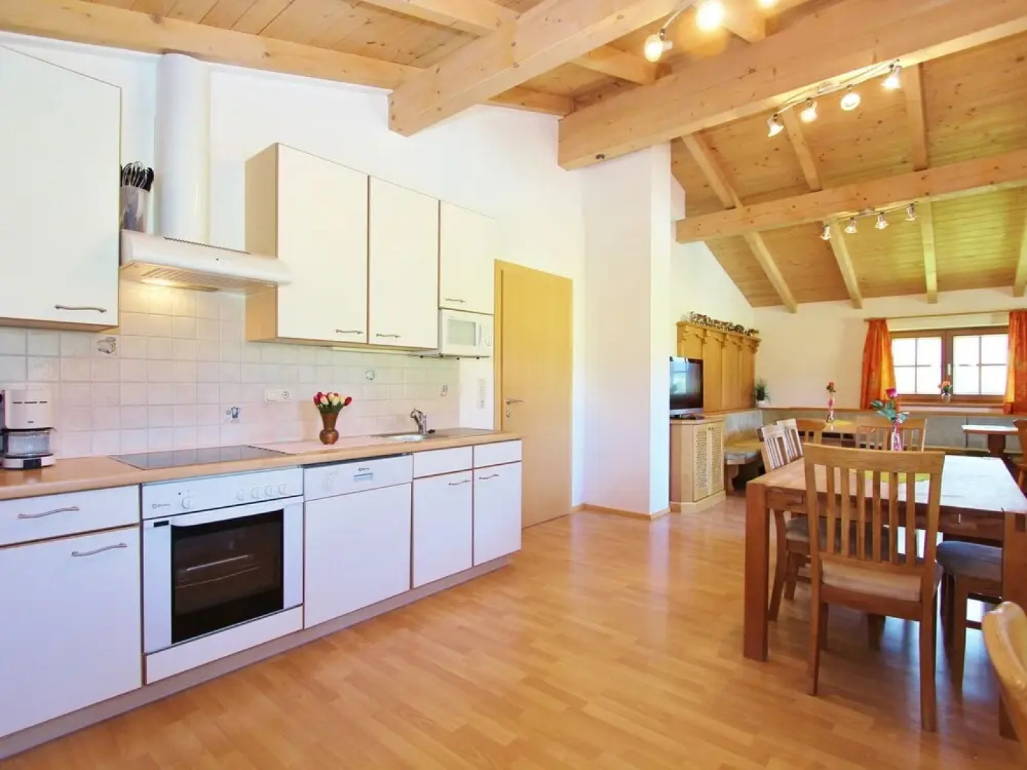 Spacious Apartment in Neukirchen am Großvenediger With Pool