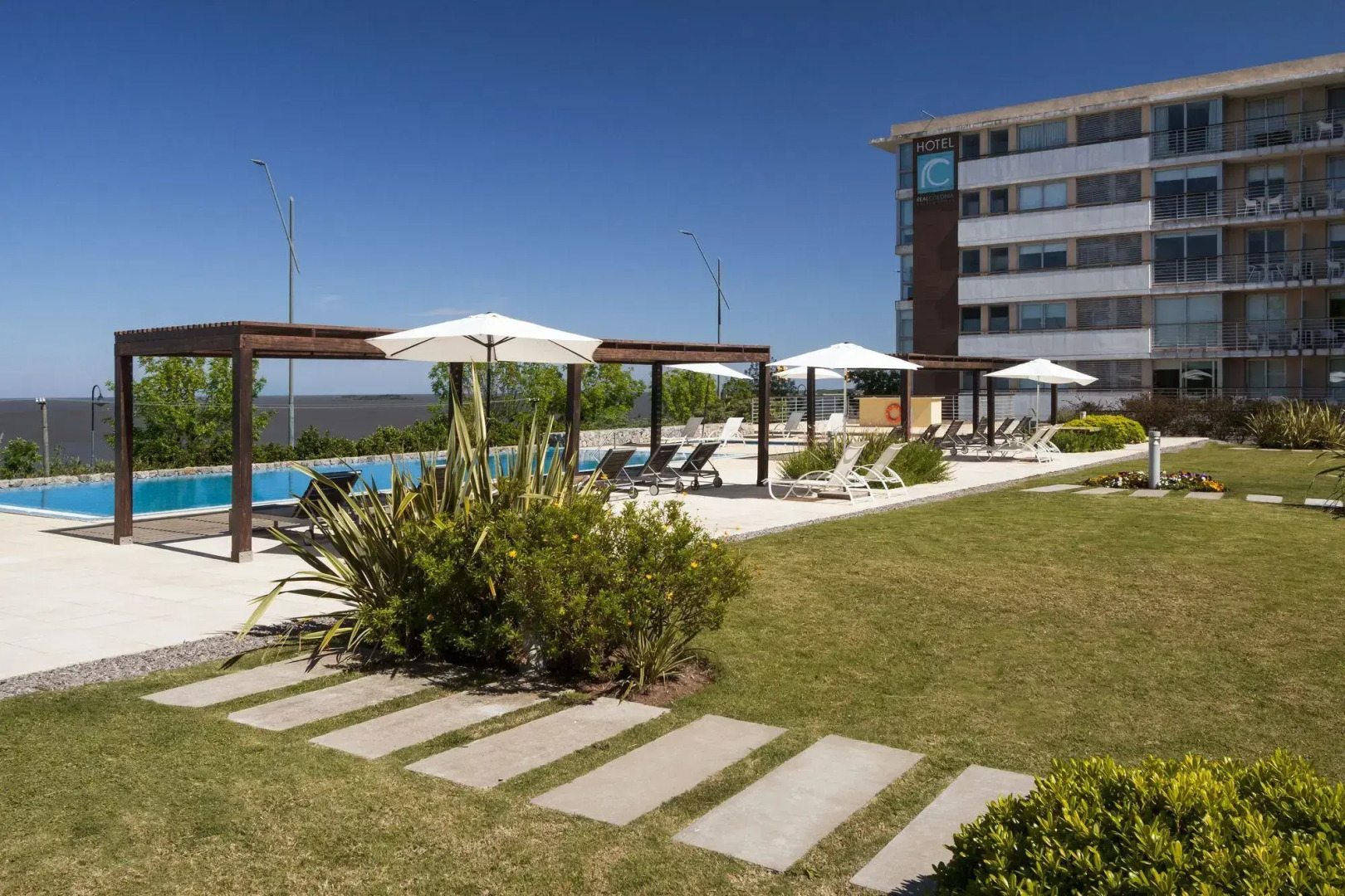 Real Colonia Hotel & Suites