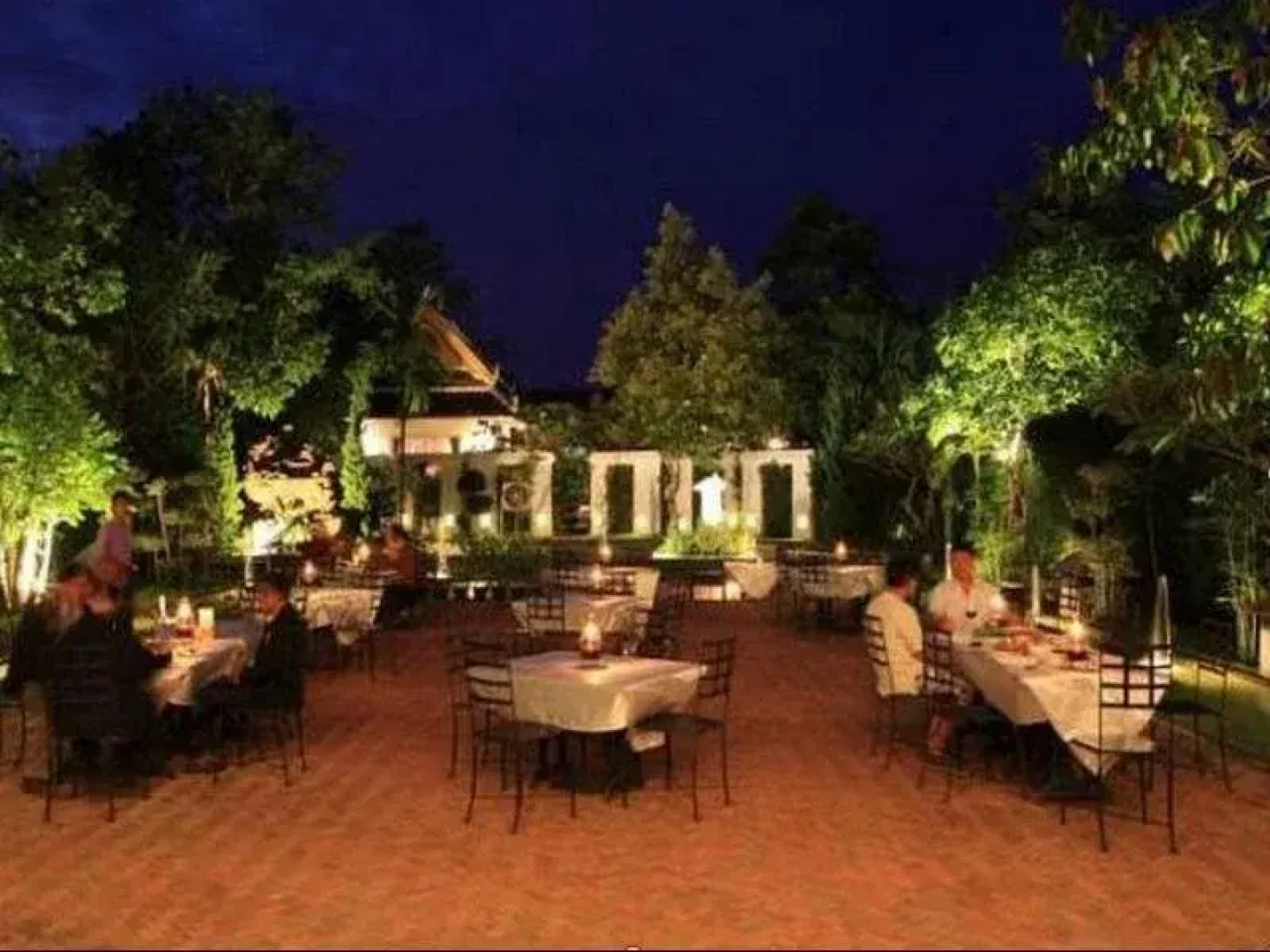Aunruen Residence And Restaurant