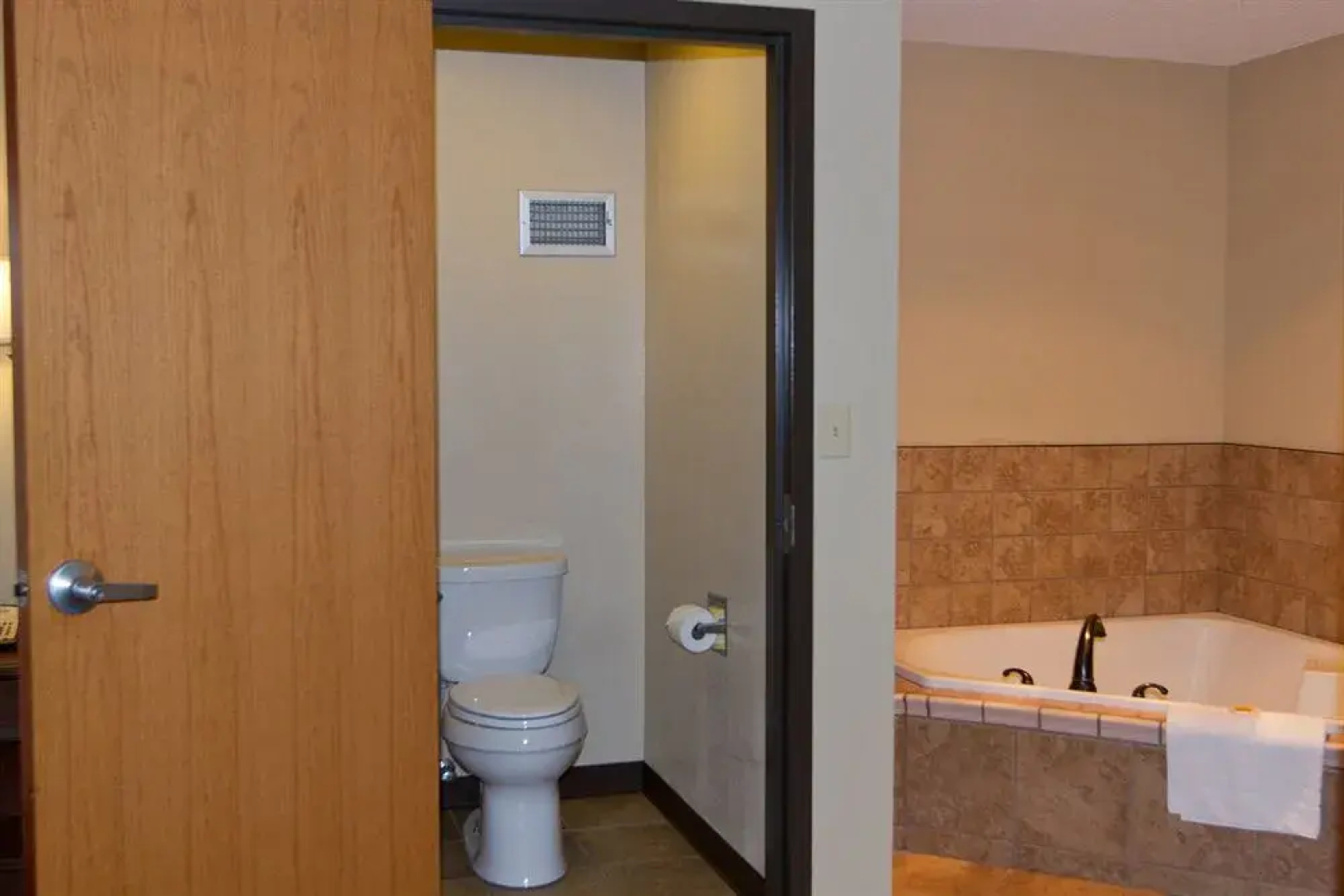 Greenlight Inn & Suites