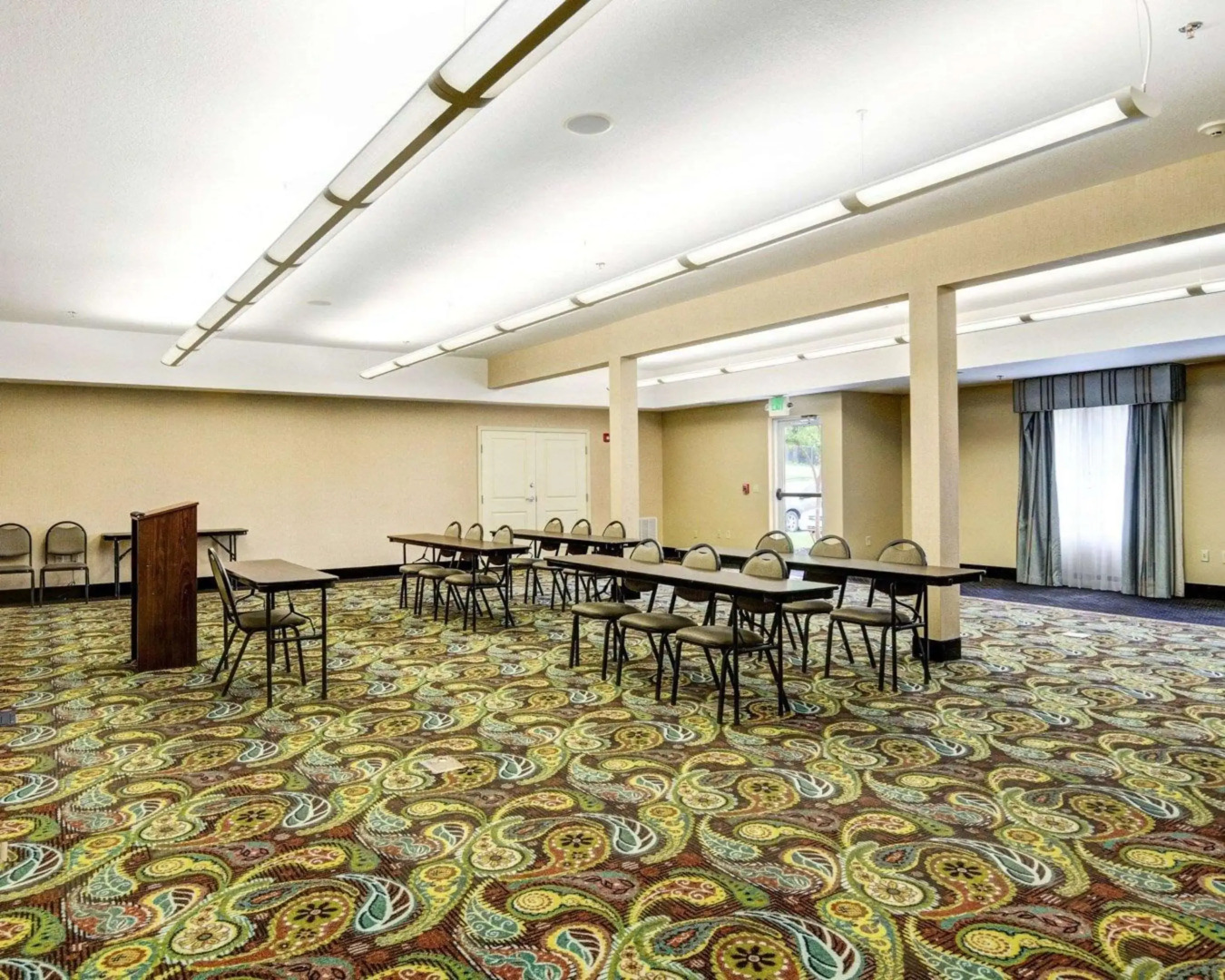 Comfort Suites near Hot Springs Park