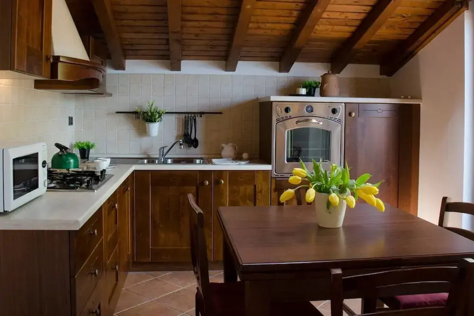 JOIVY Attic on the Lake