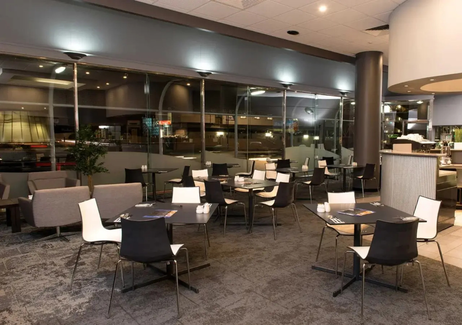 Adelaide Riviera Hotel