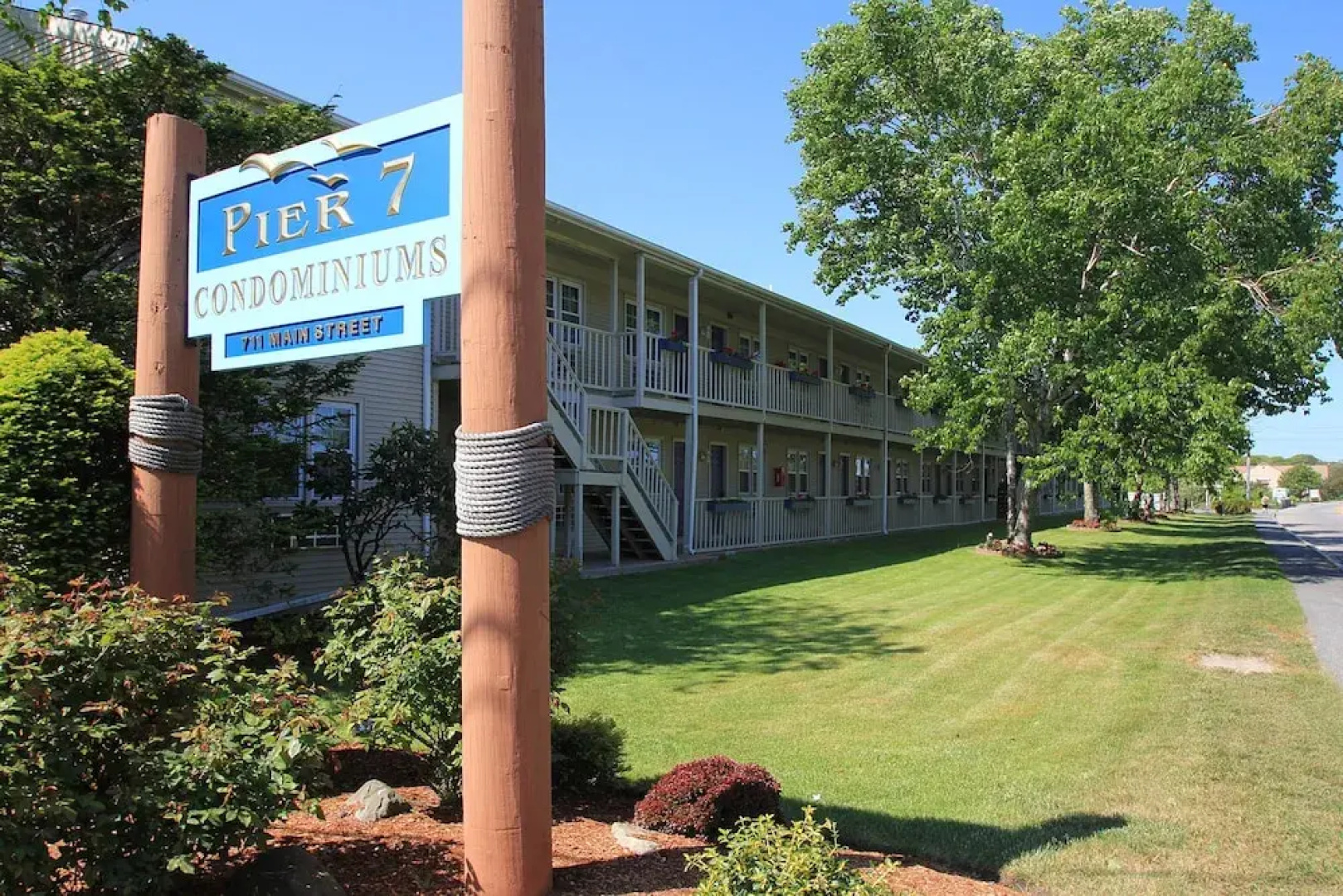Pier 7 Condominiums