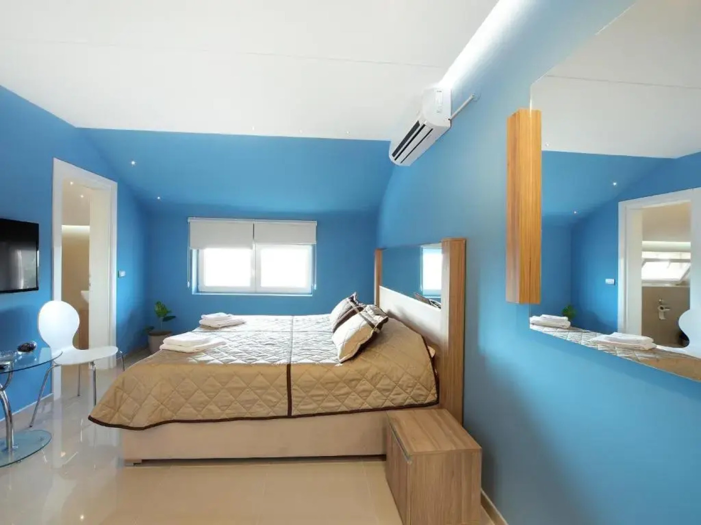 Agent Lux Apartments