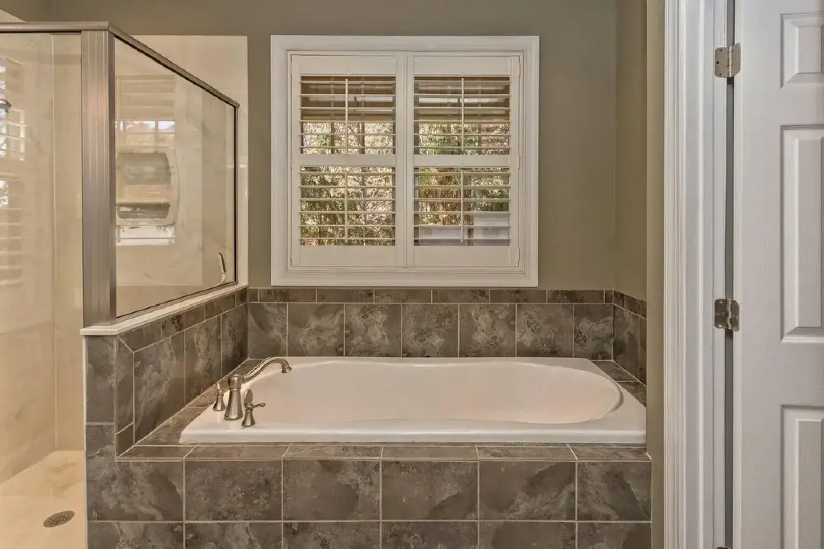 Rumbling Bald Resort Home In Lake Lure - Wifi - Community Beach, Pool, Golf And More 5 Bedroom Home by Sunscape Property Management