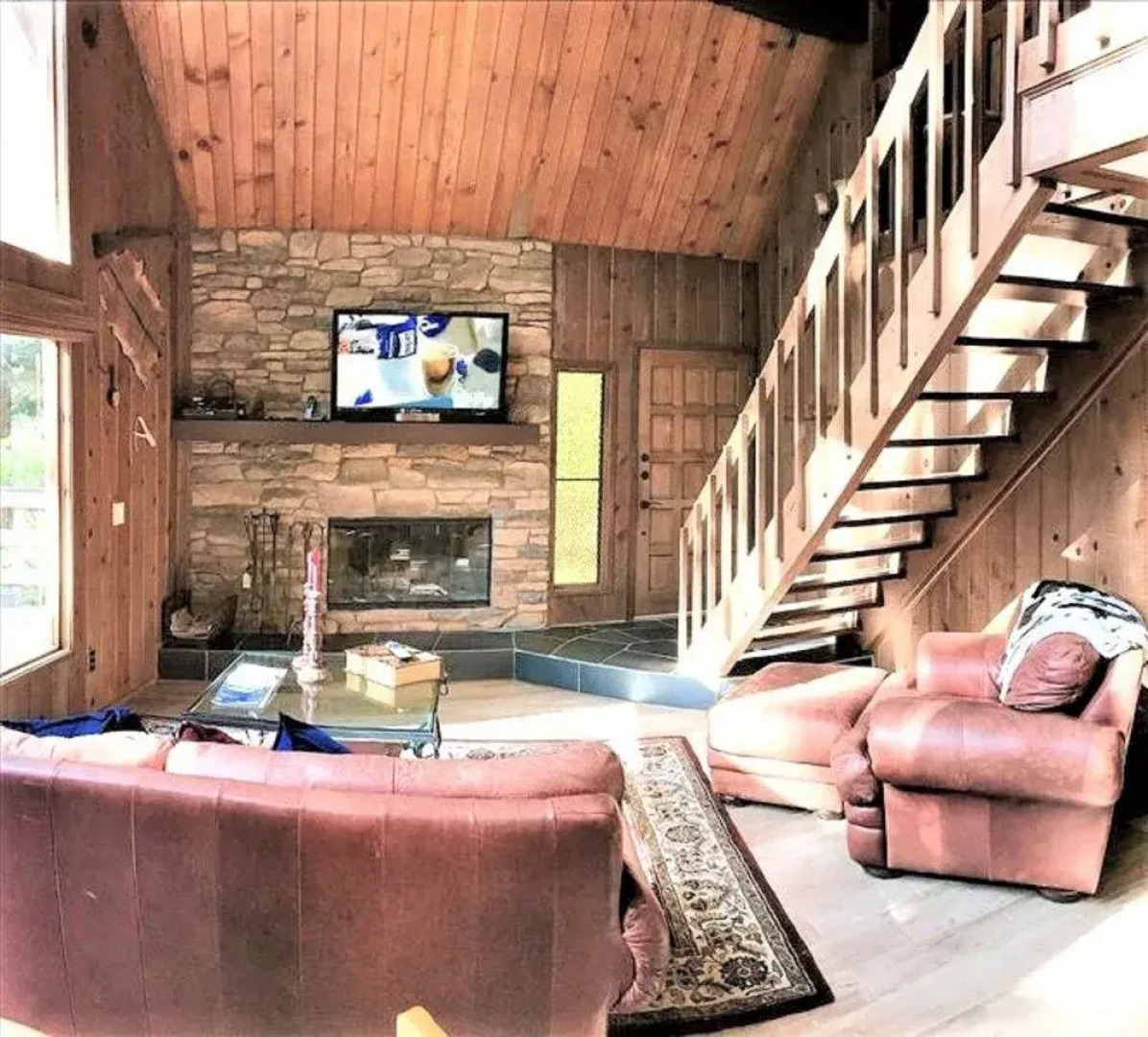 Woodsy 'a' Frame 3 Bedroom Cabin by RedAwning