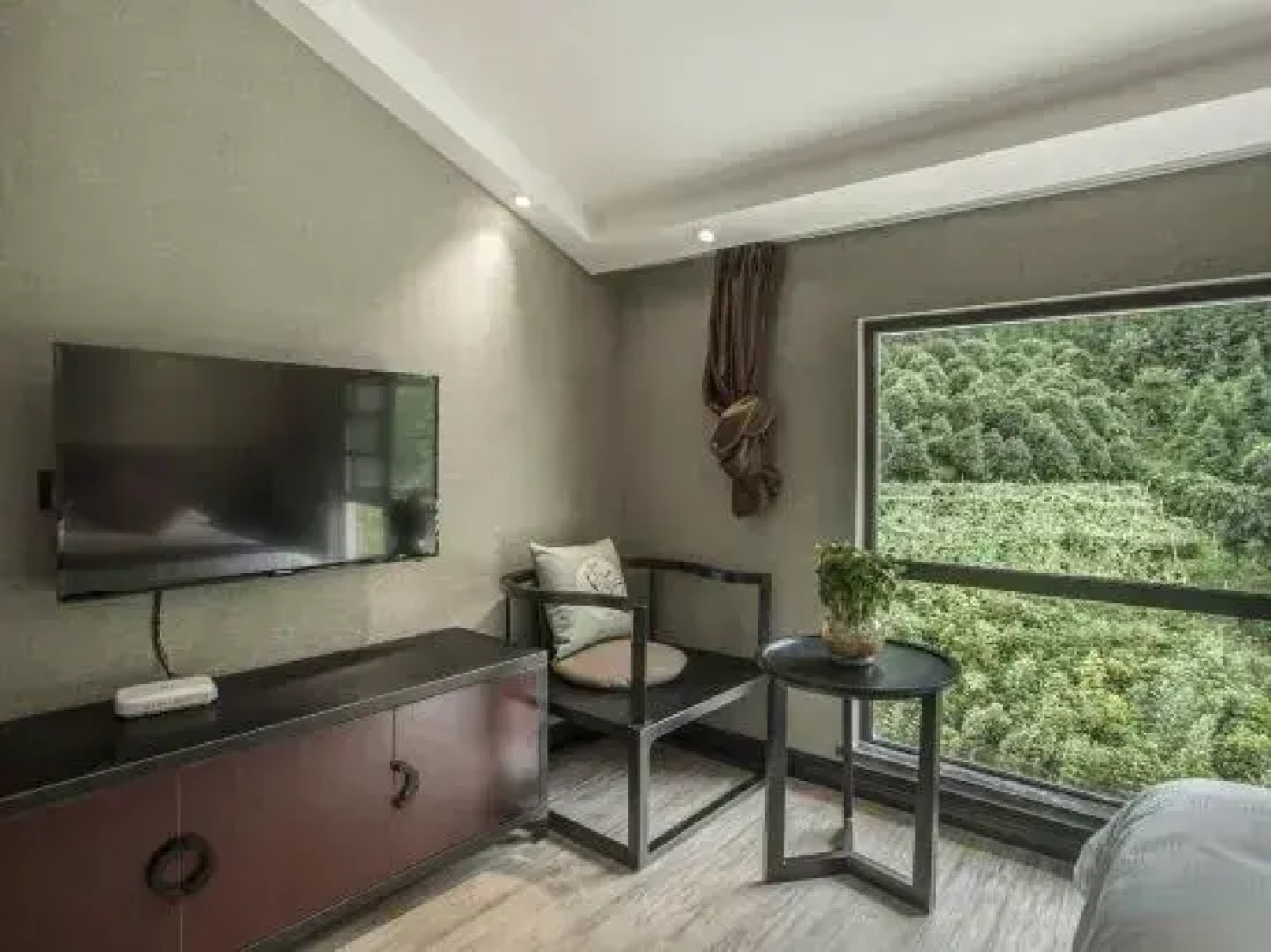 Longji Longbao Zhuangjia Hotel