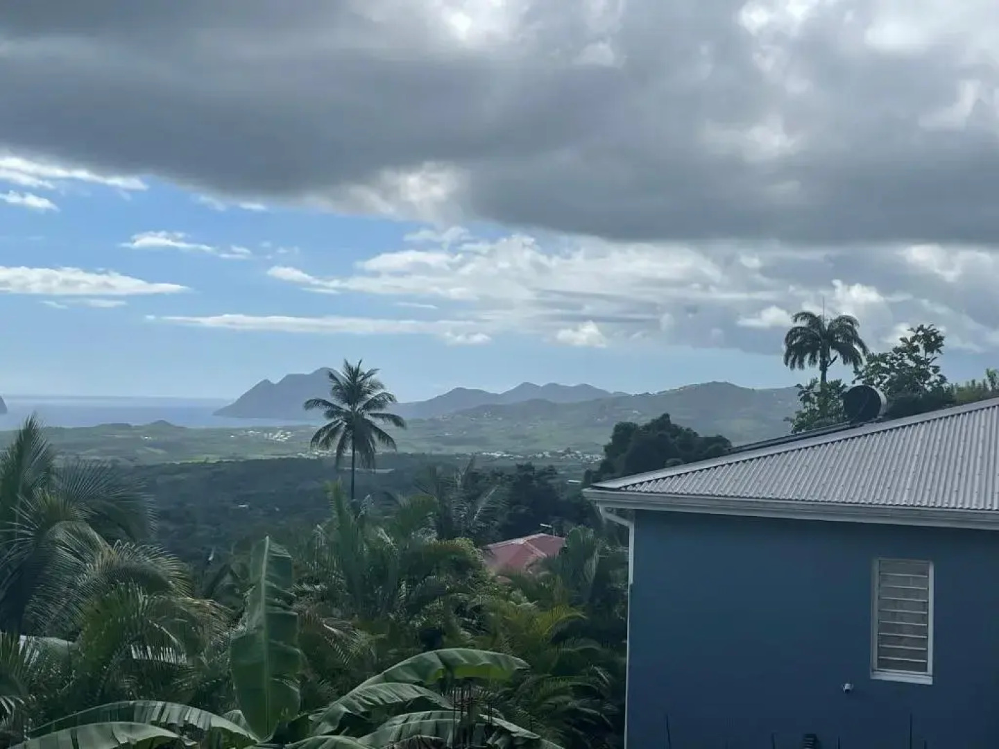 LES VILLAS PAMEYAQUE comprenant 2 F2 et 1 F3 avec piscines et vue imprenable sur la mer