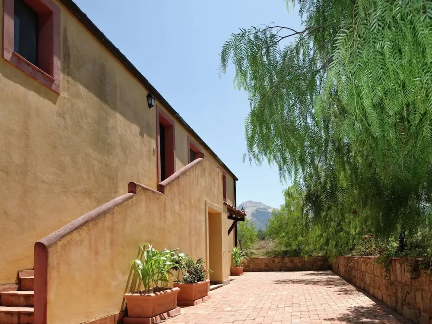 Beautiful Villa With Large Garden, Pool and Breathtaking Views