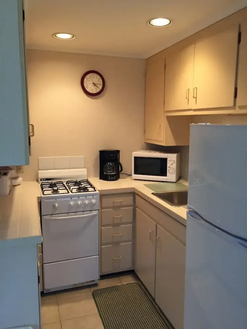 Midway Motel and Cottages