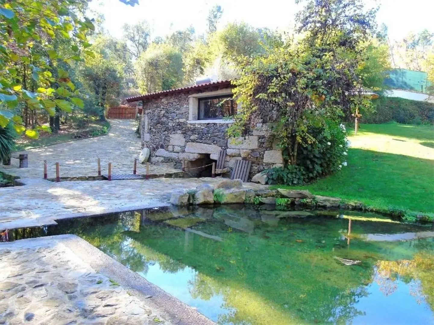 House With one Bedroom in Molares, With Wonderful Lake View and Shared Pool
