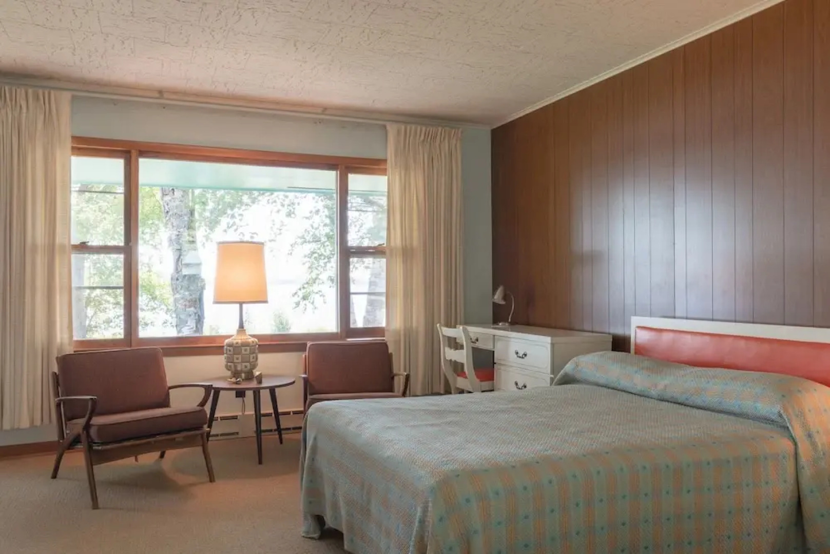 Historic Birch Lodge and Motel