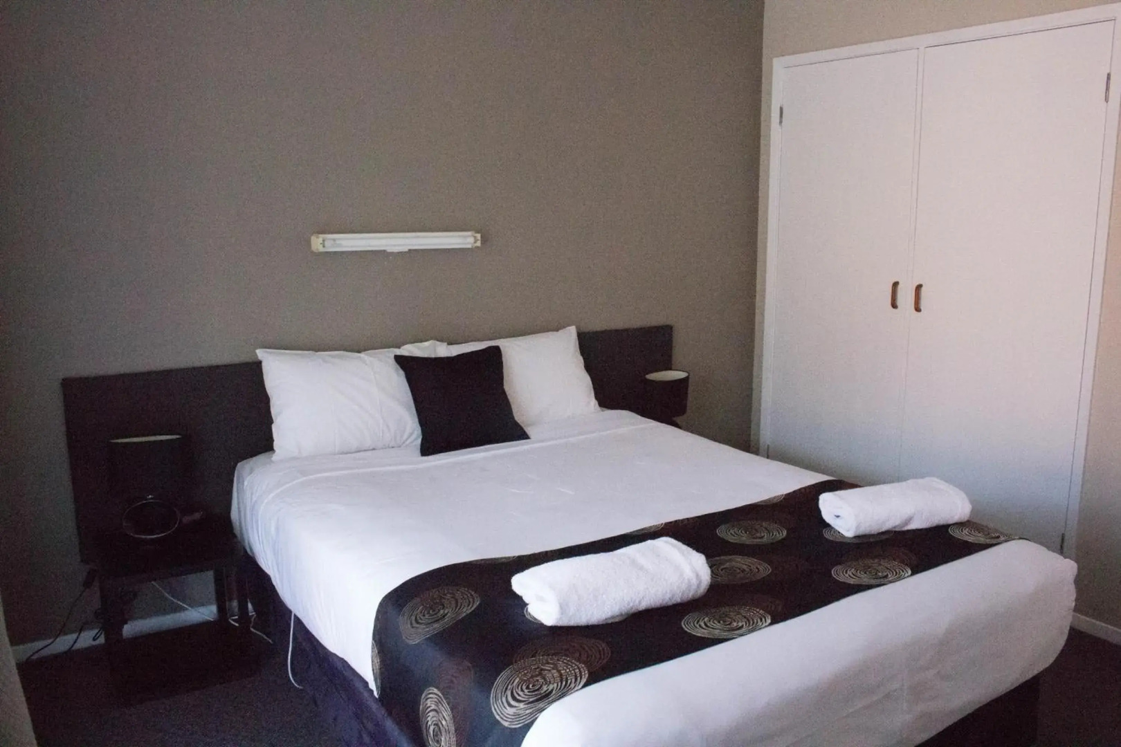 Blue Whale Motor Inn & Apartments