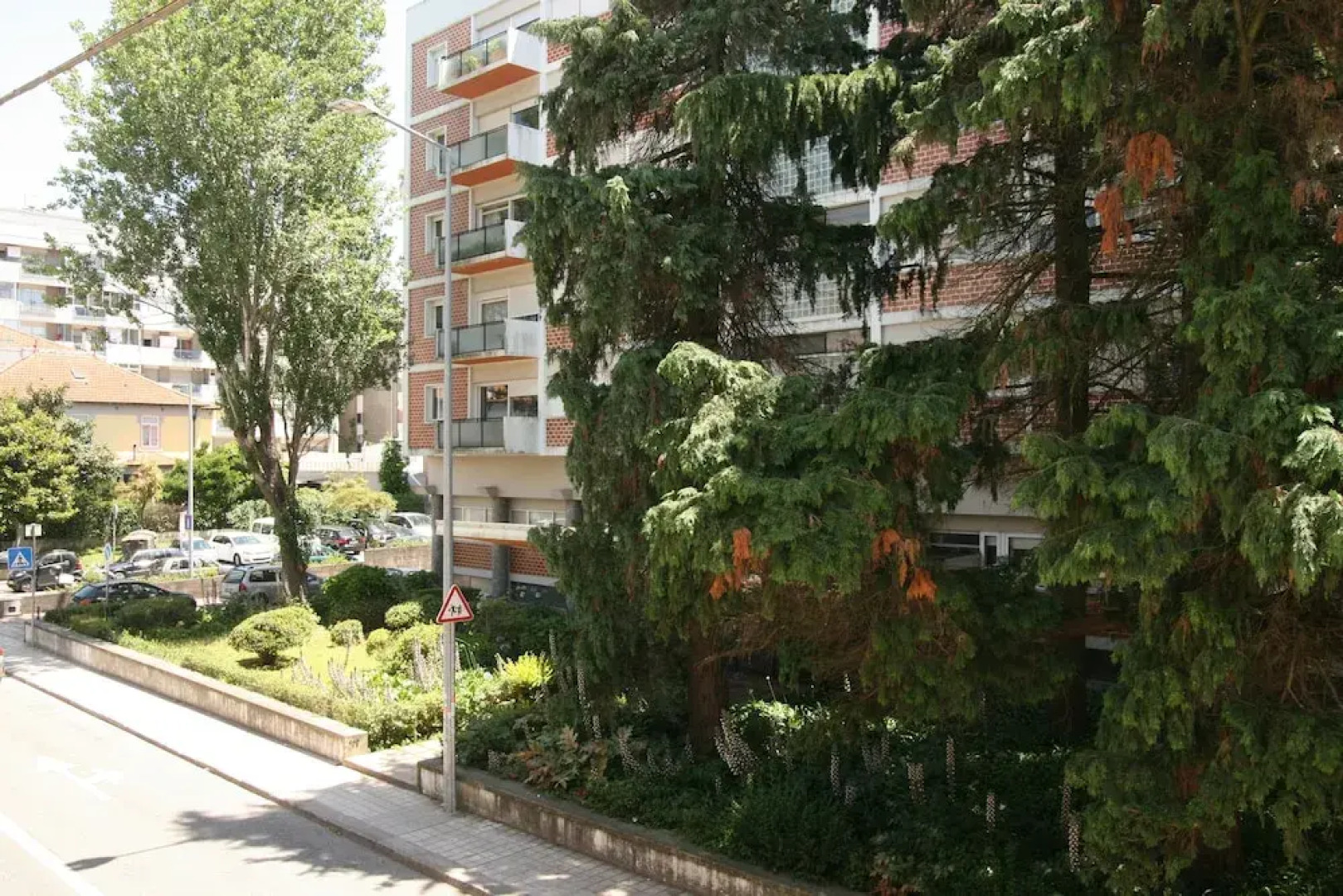 731 Costa Cabral Metro Residence