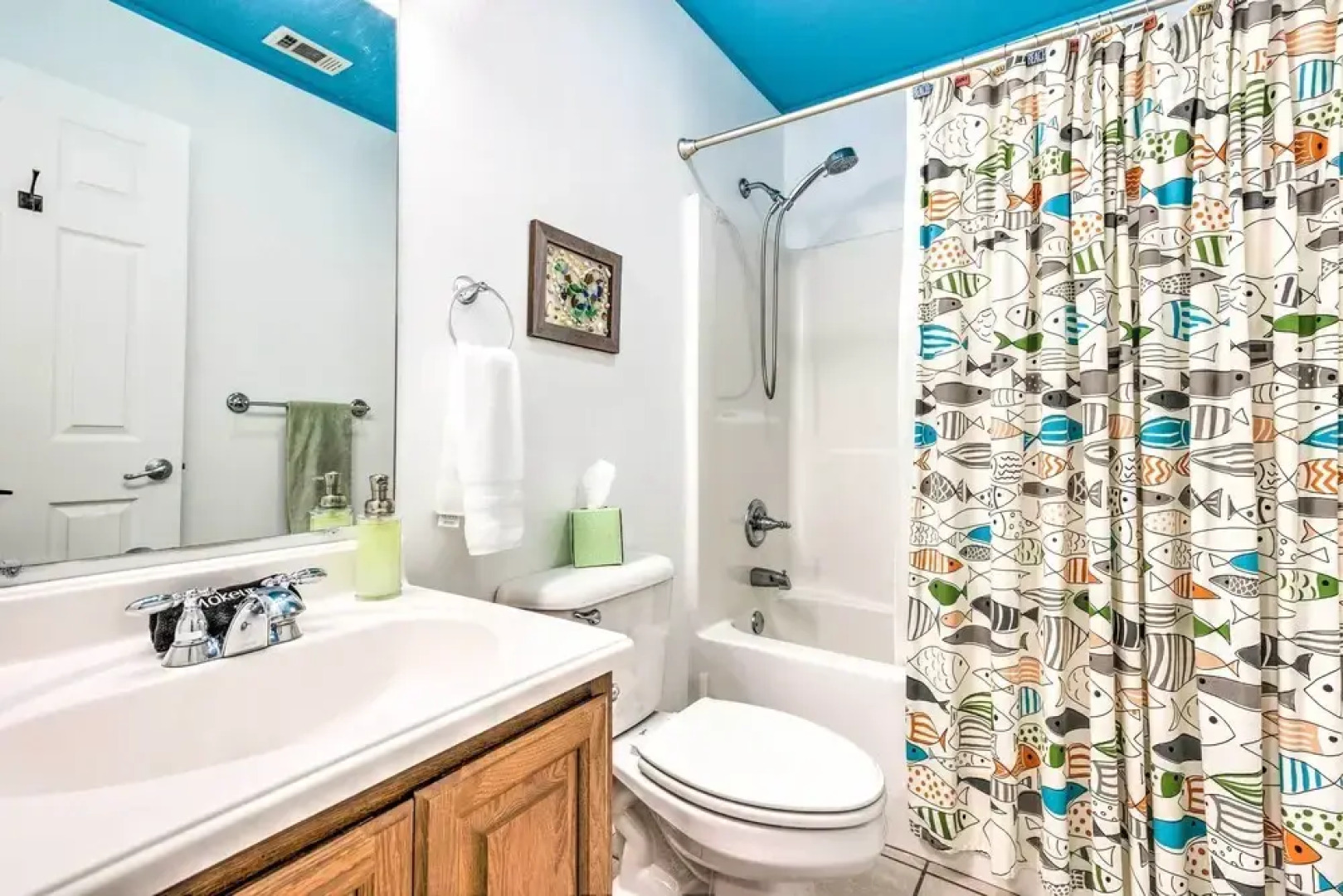 Secluded 'La Mer Cottage' < 1 Mi to Beach!