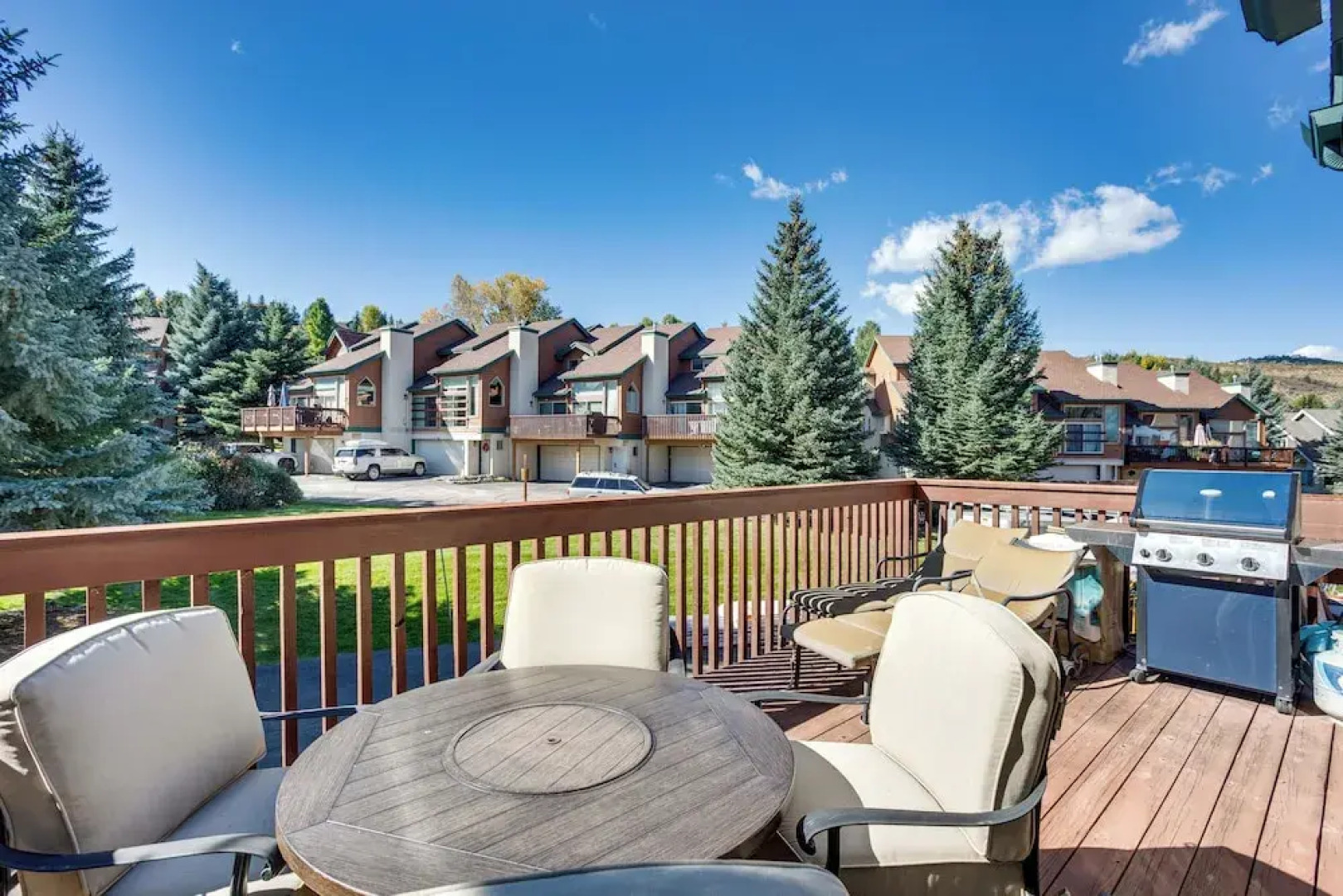 Cozy Colorado Retreat w/ Deck, Grill & Pool Access