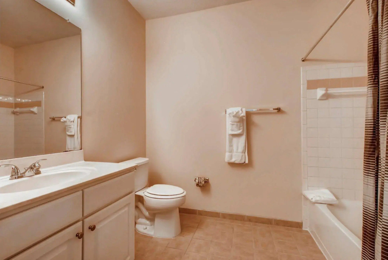 Global Luxury Suites at the Junction