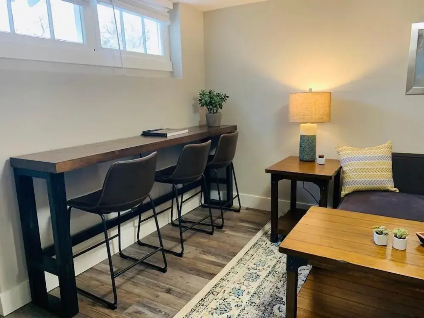 Inviting Bungalow Next to UNC - Free cruiser bikes!