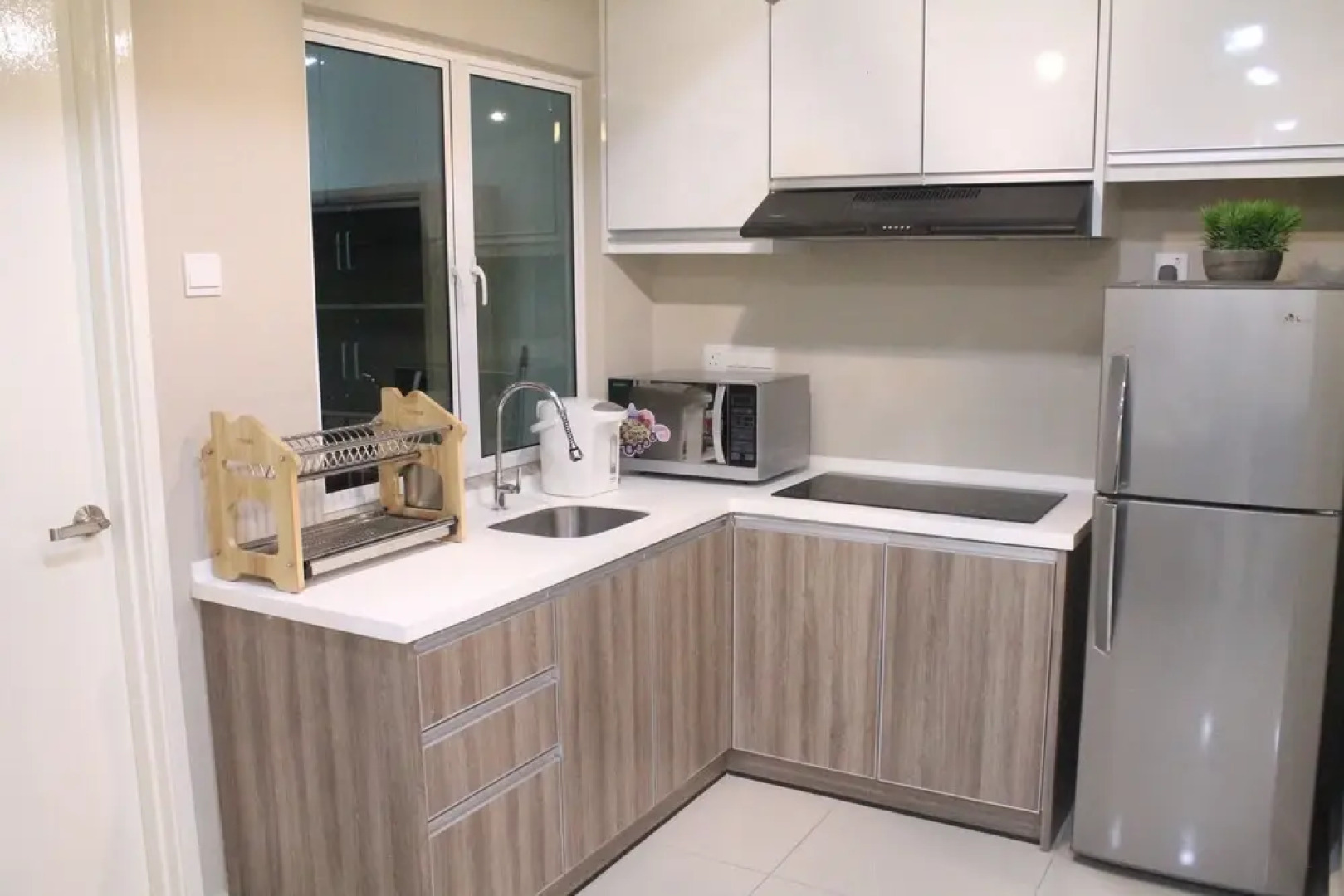 Ian's Majestic Condo