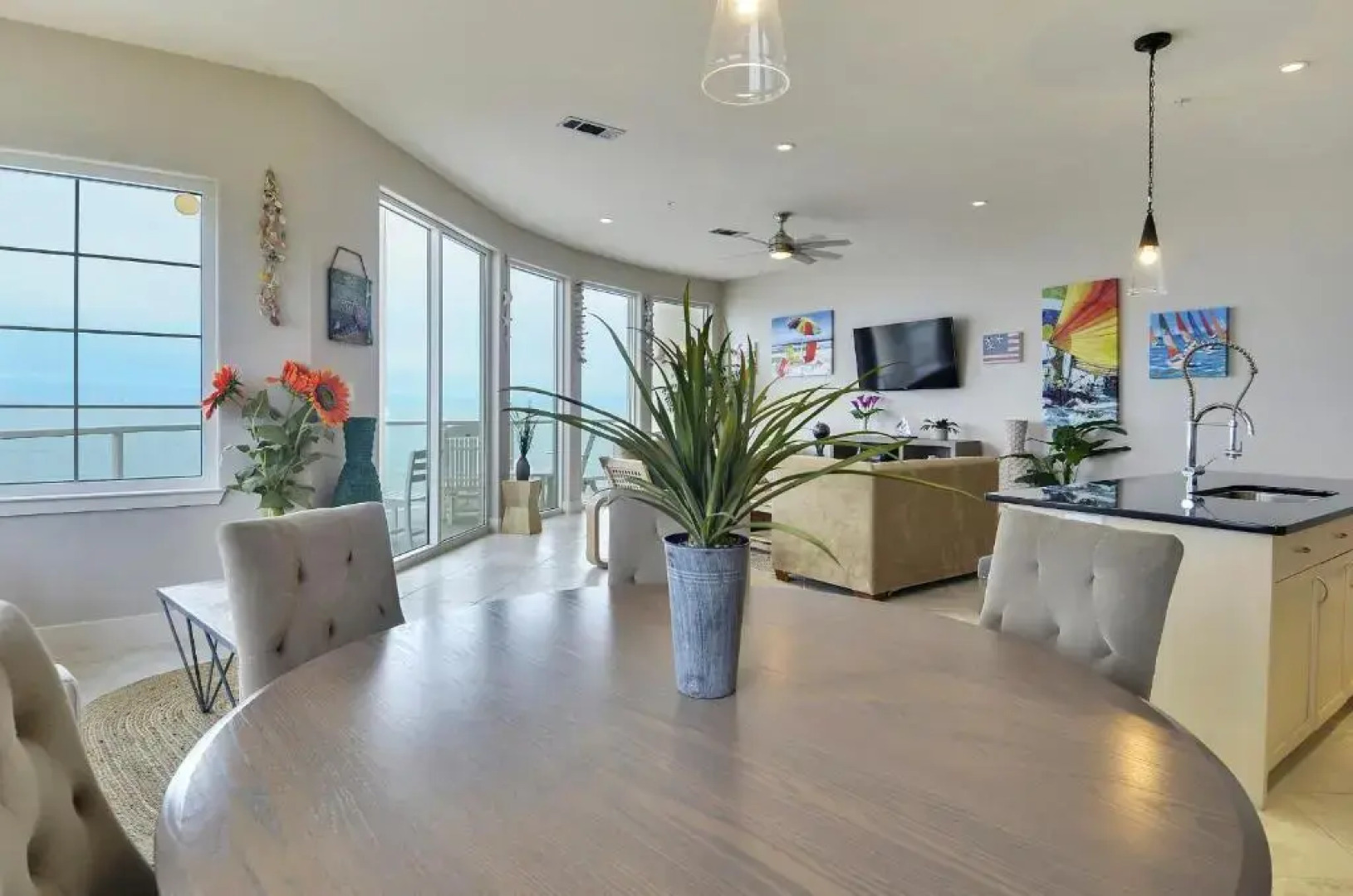 Diamond Beach 701 - Queen of Diamonds