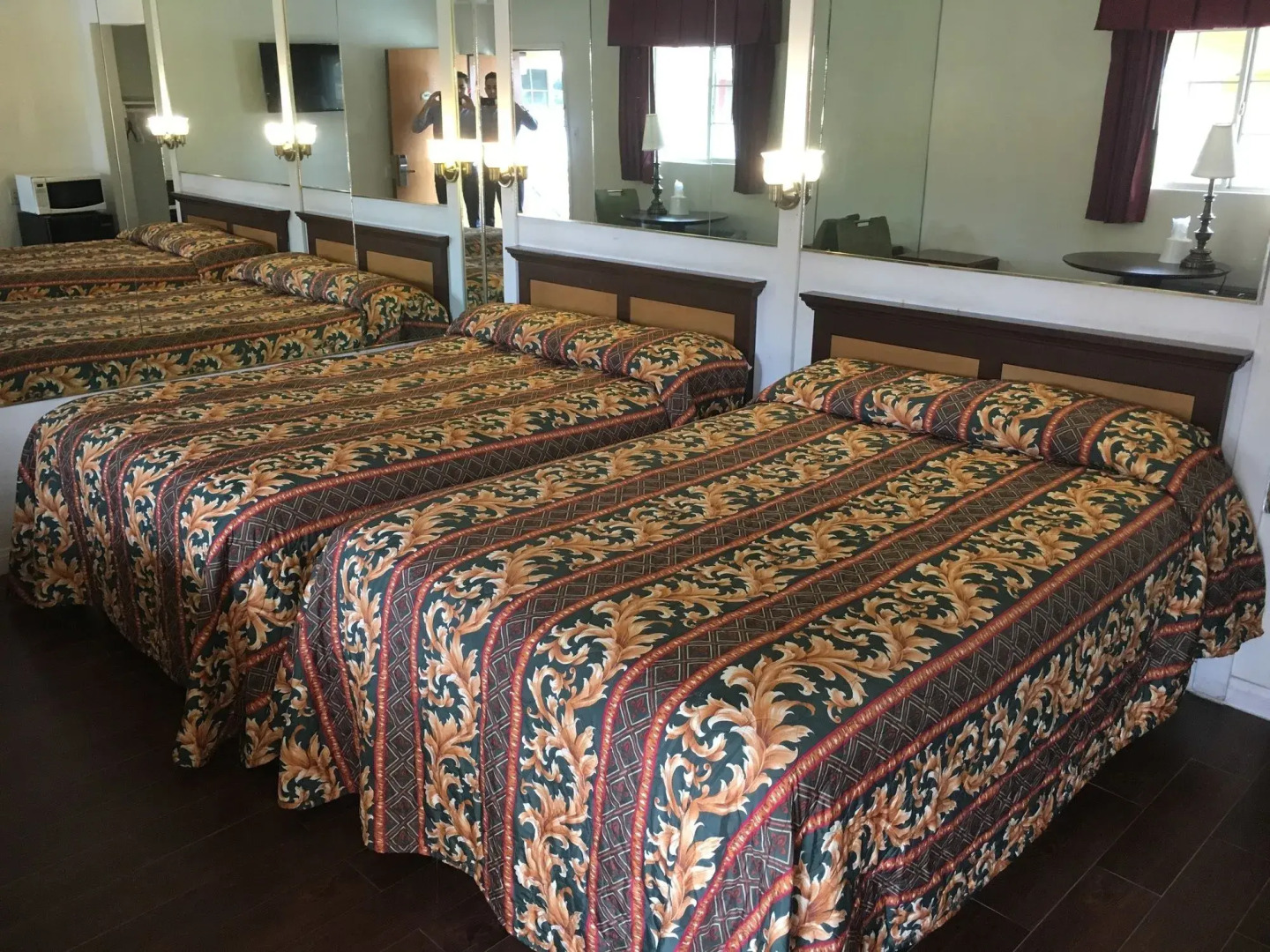 Colonial Pool & Spa Motel