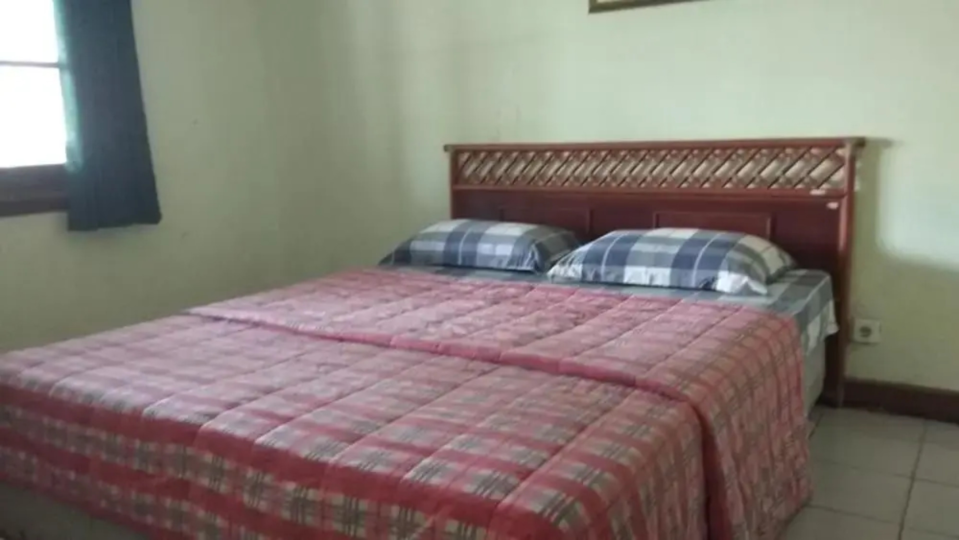 Kondominium Lippo Carita Selatan