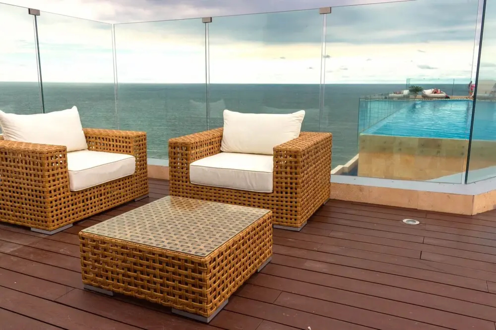 Moderno Edificio Sobre la Playa - Luxury