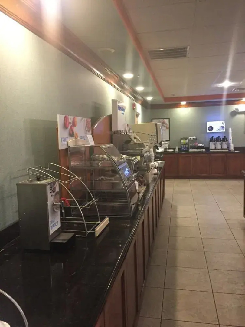 Holiday Inn Express Hotel & Suites Petersburg-Fort Lee