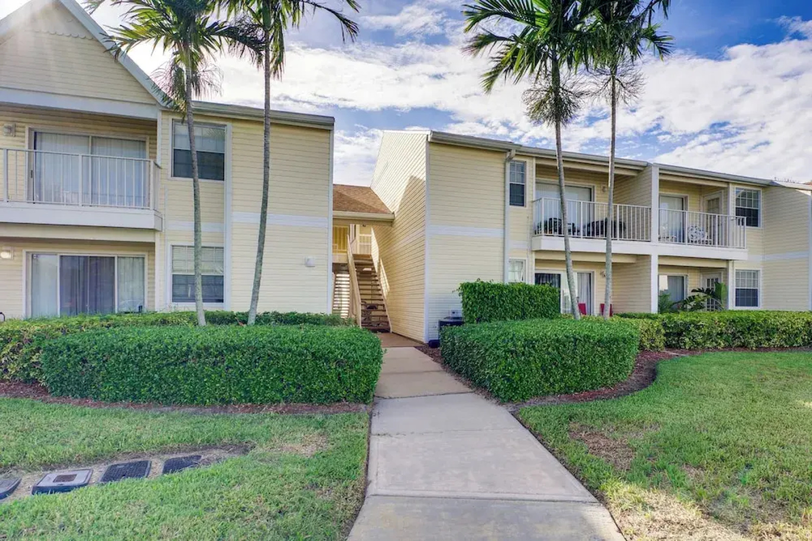 Walk to Beach: 1st-floor Unit w/ Pool in Melbourne