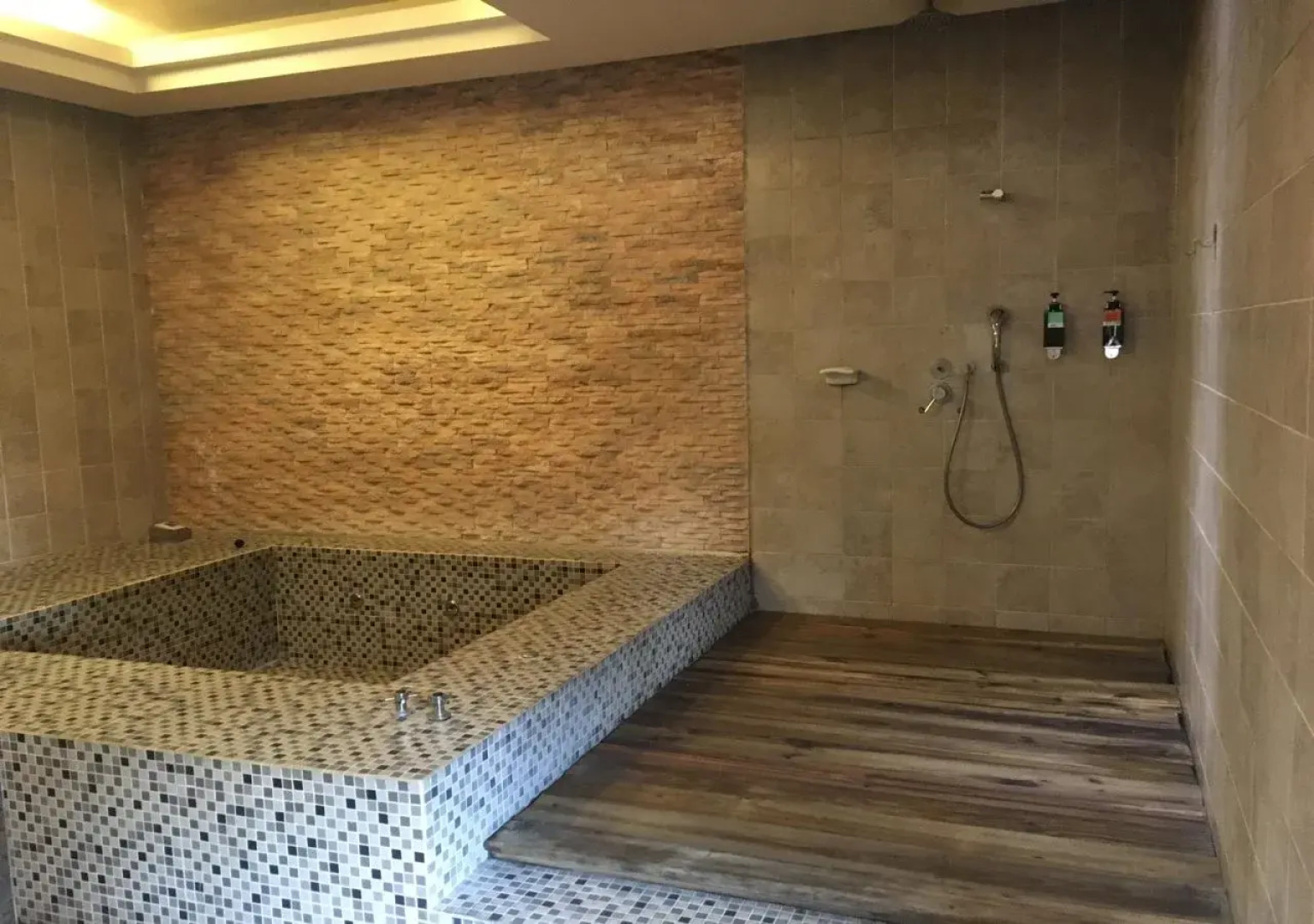 Her Home Spa Motel Douliu