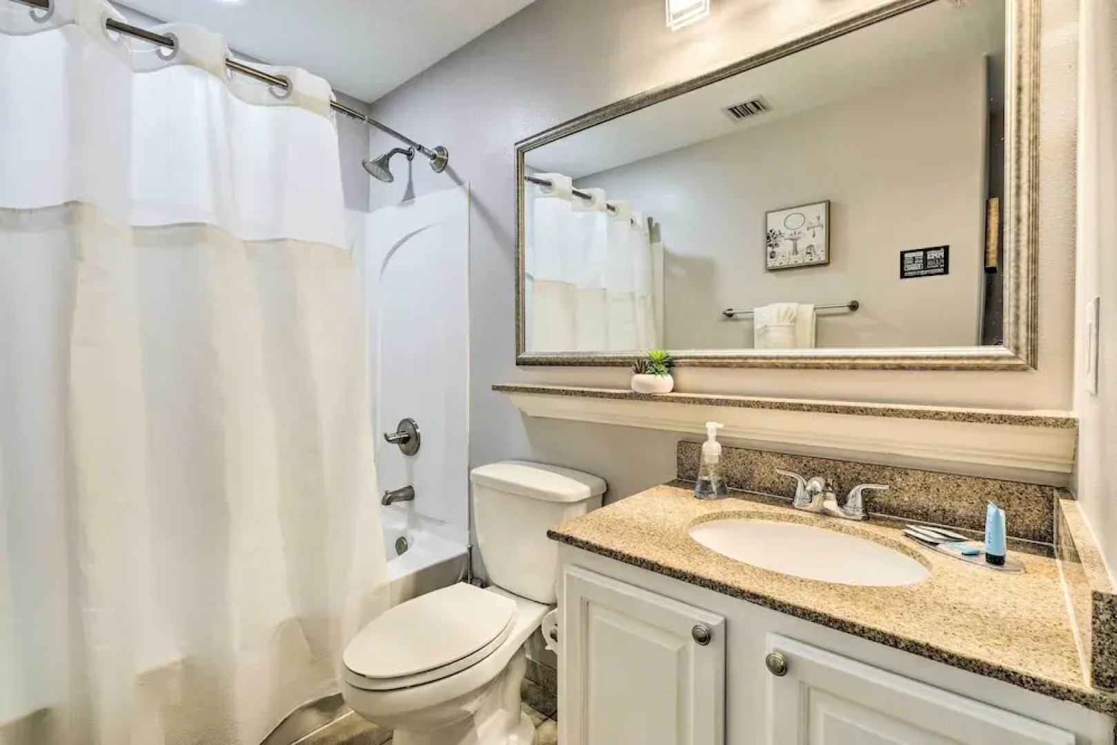 Family Resort Condo w/ 2 Pools: 1 Mi to Disney!