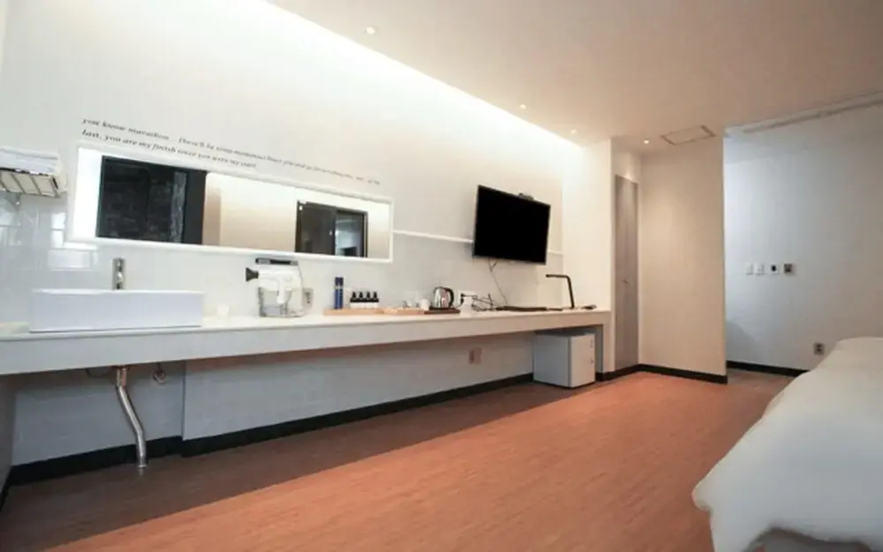 Changwon Palyongdong Praha Hotel