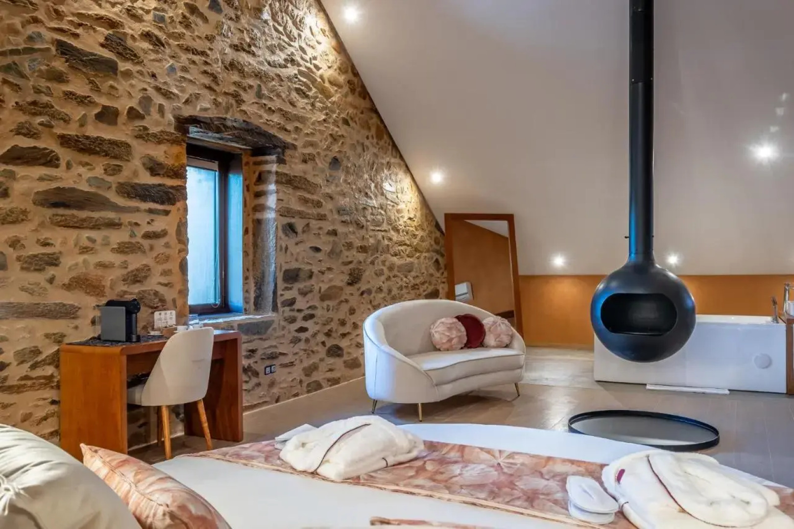 Cherry Sculpture Hotel