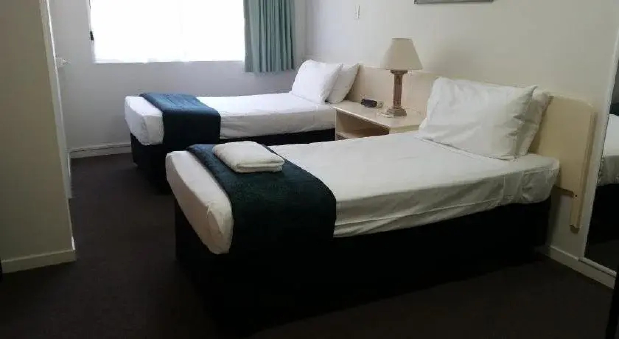 Earls Court Motel & Apartments