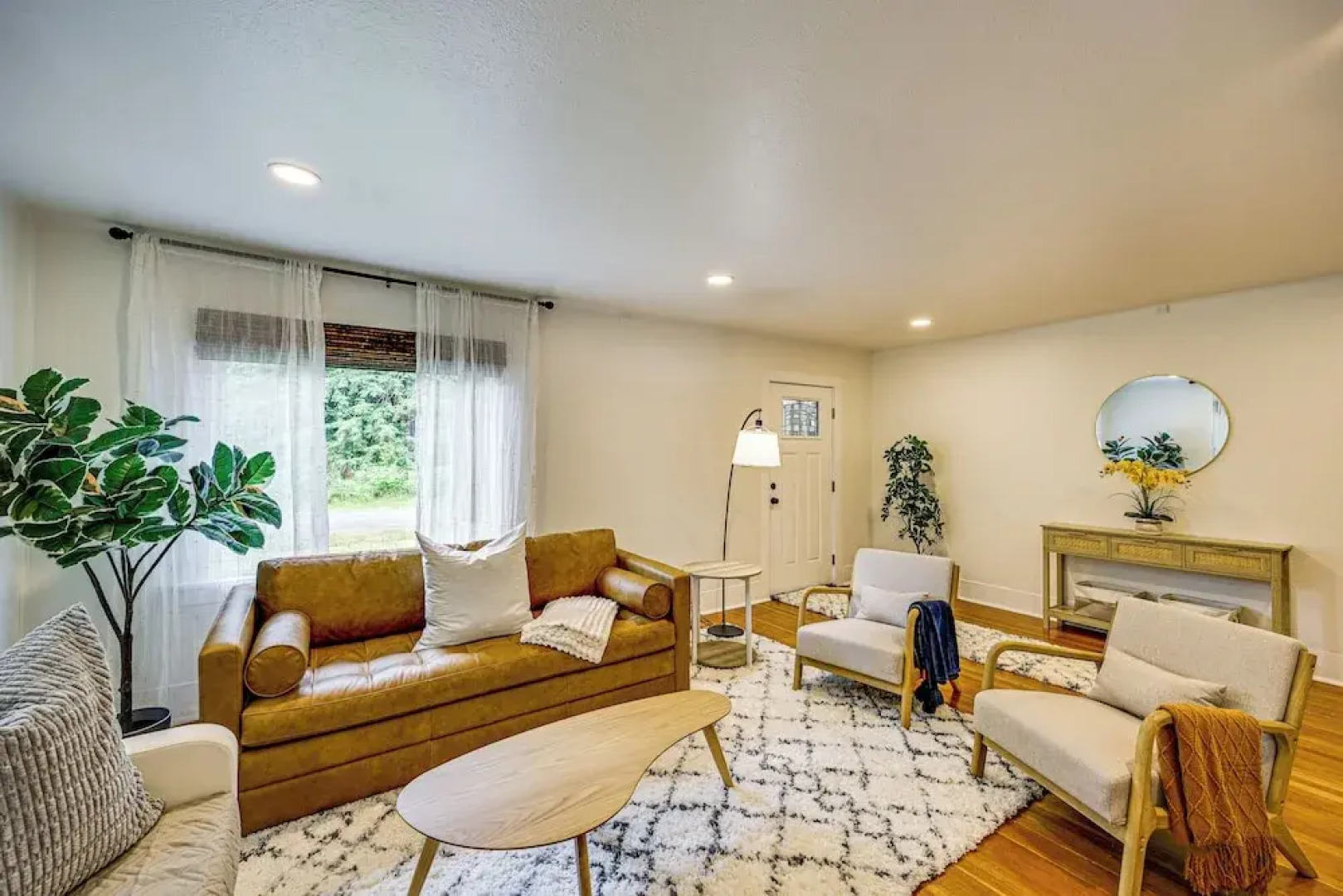 7 Mi to Mt Rainier NP: Home w/ Private Hot Tub!