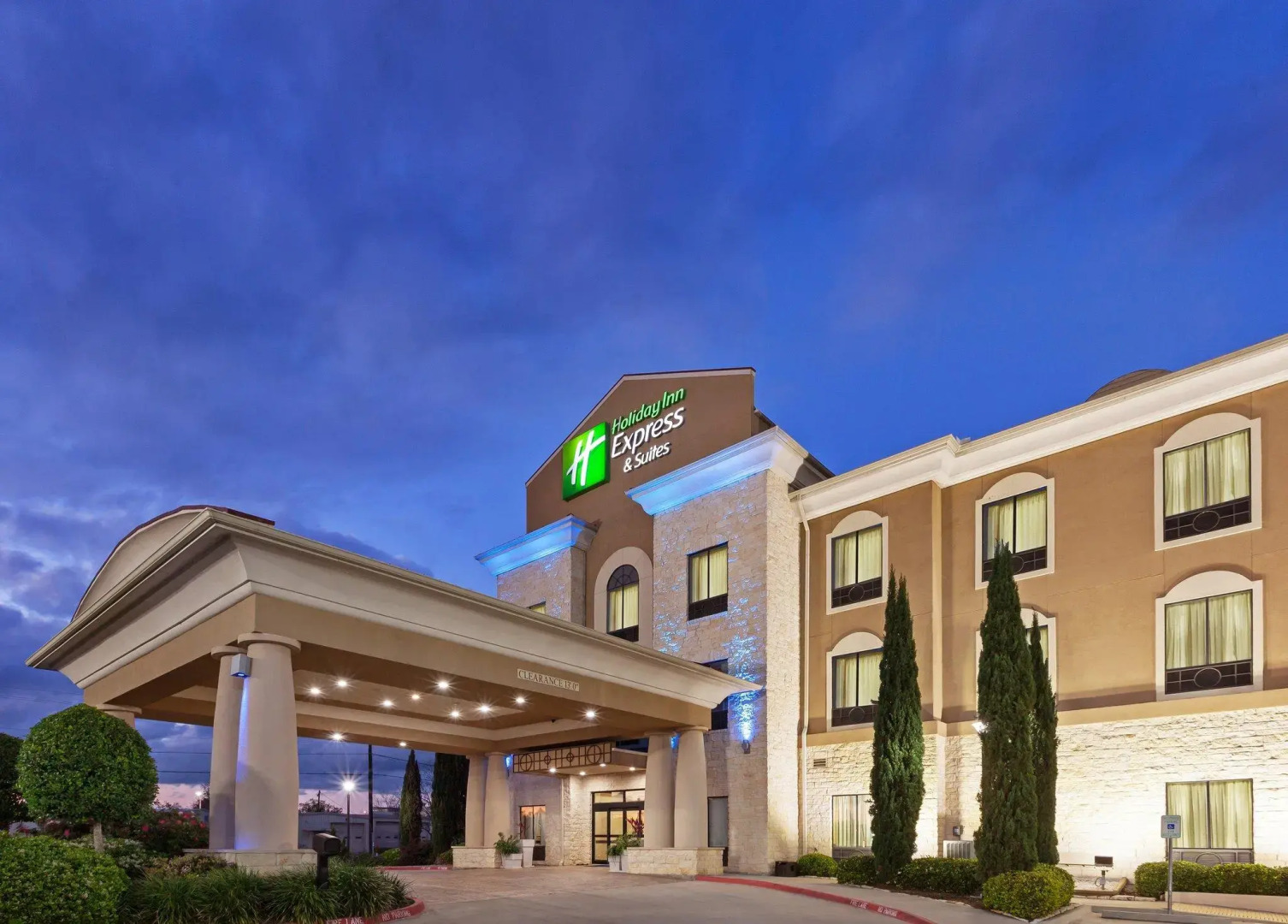 Holiday Inn Express Hotel & Suites Victoria by IHG