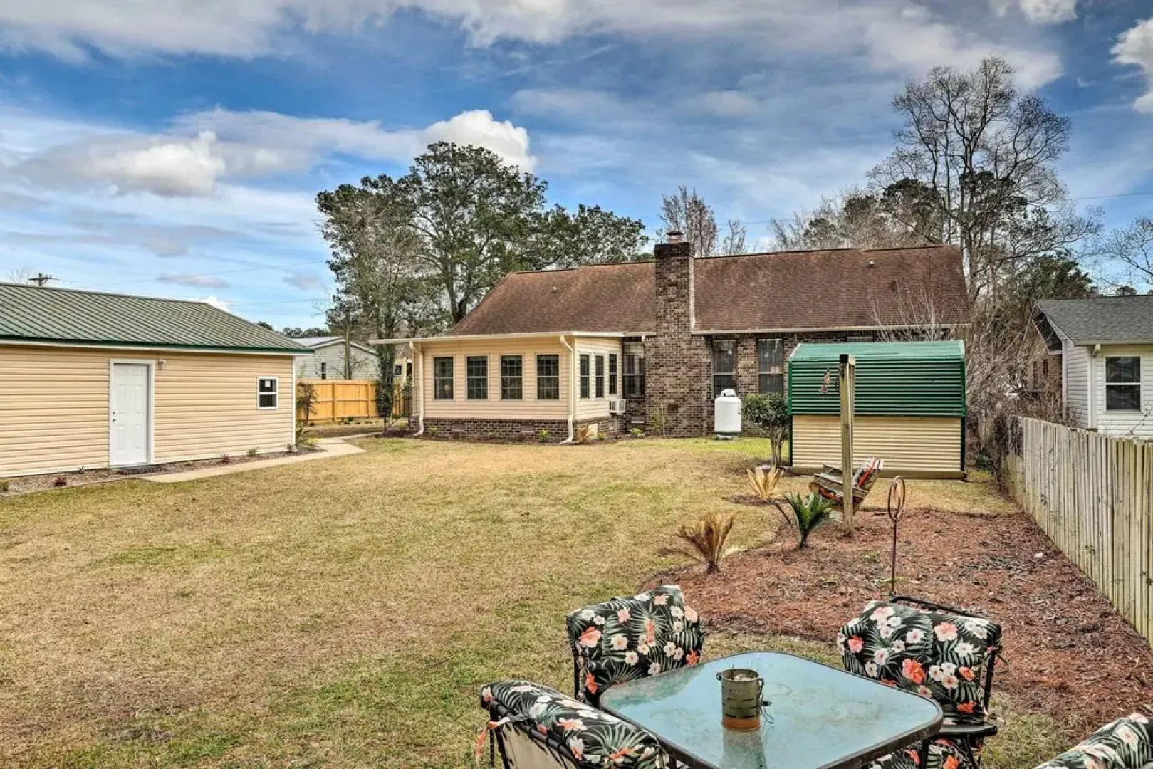 Lakeside Happiness: Home on Lake Moultrie!