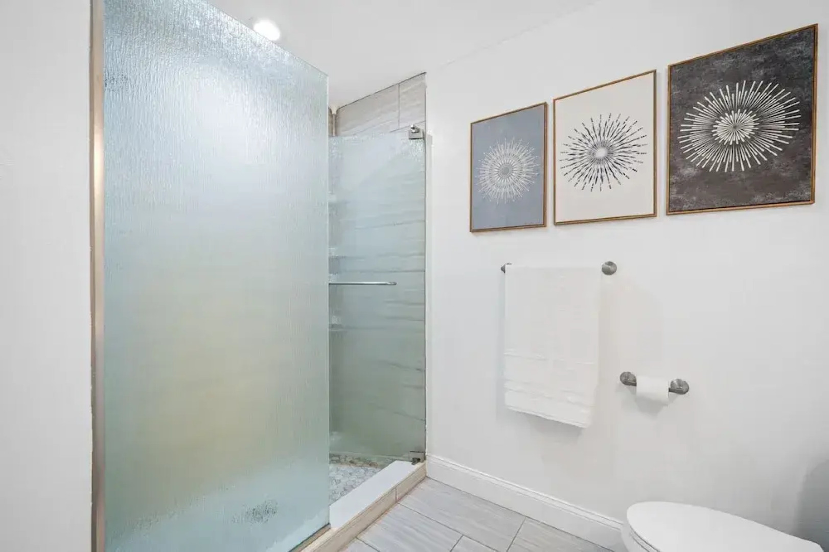 Exquisite Bayview Villa With Pool and Games!