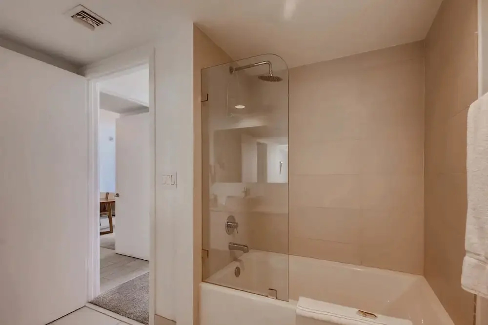 Hallandale Suites by 1stHomeRent