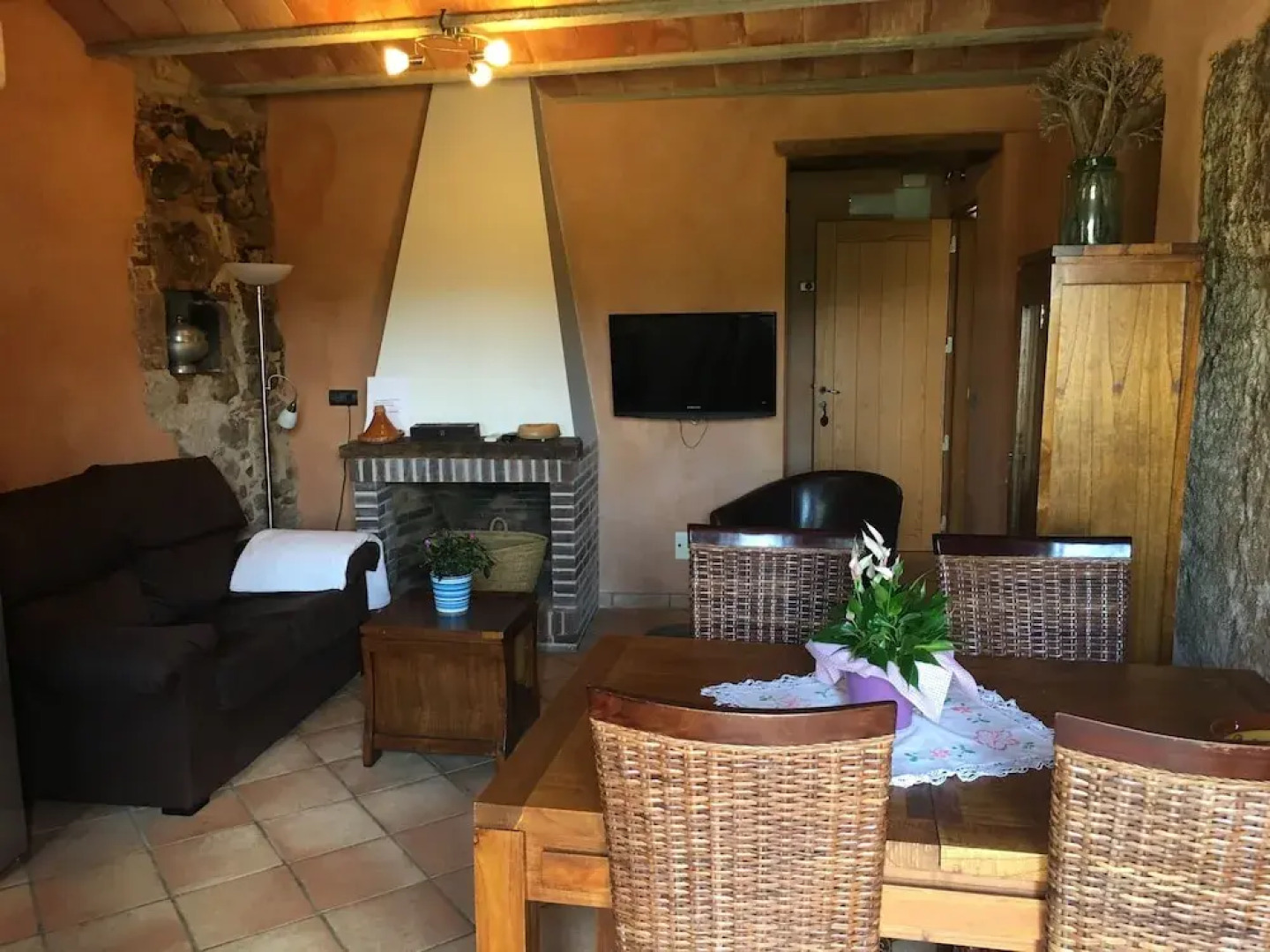 Masia Can Oller by Checkin