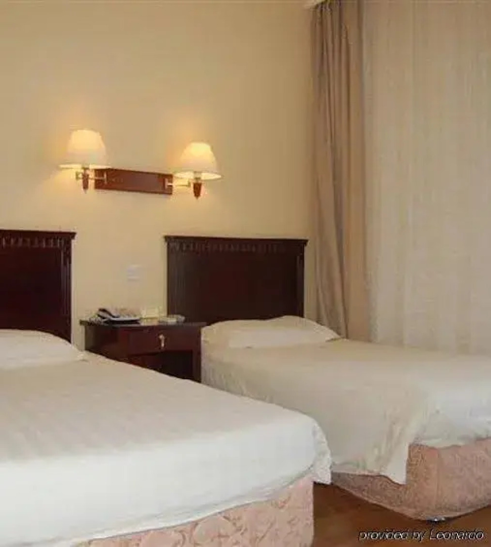 Shanghai Lakeside Holiday Inn Hotel