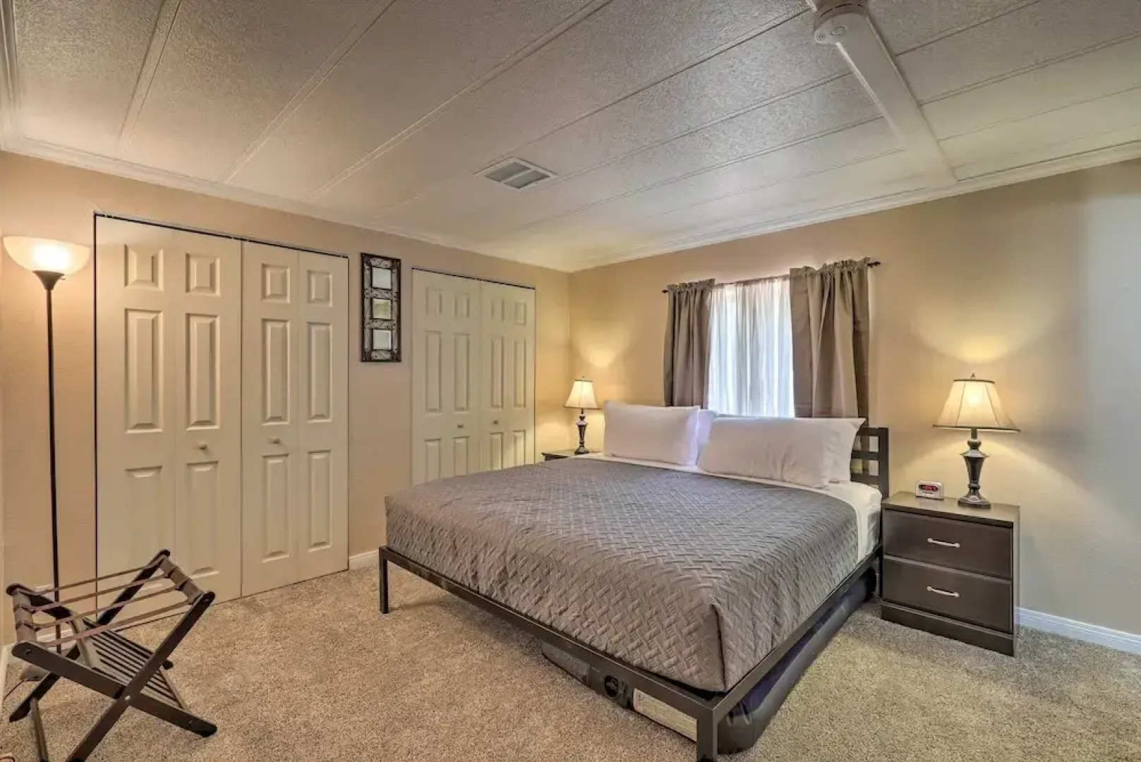 3 Mi to Lake Powell: Page Home w/ Patio & BBQ