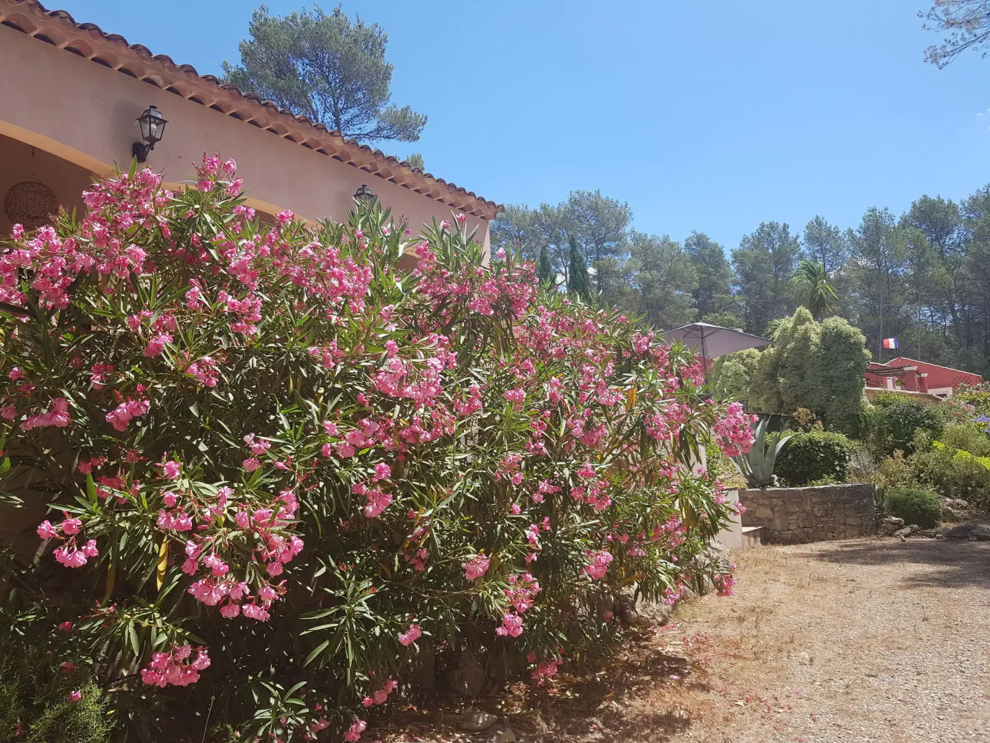Lavish Villa in Bagnols-en-forêt With Swimming Pool